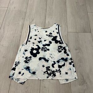 Townes women floral top size s